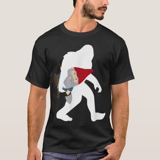 T-shirt Funny Bigfoot Carrying Gnome Design (Devant)