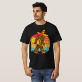 T-shirt Funny Bigfoot marcher avec le gros Taco (Devant entier)