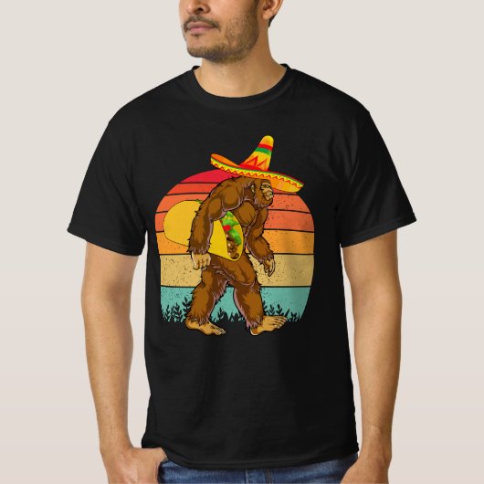 T-shirt Funny Bigfoot marcher avec le gros Taco (Devant)