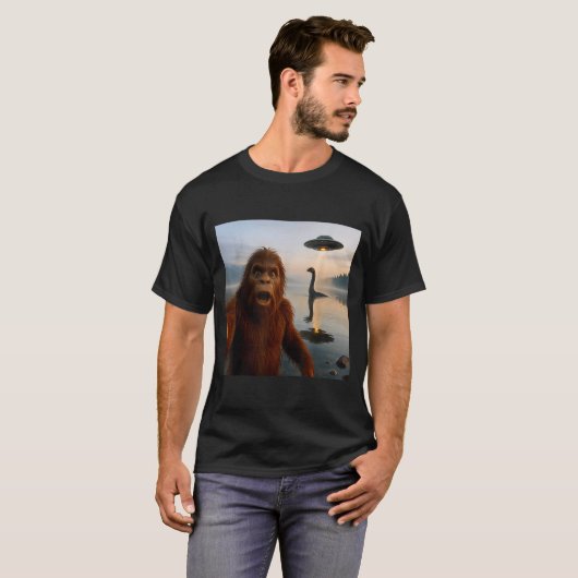T-shirt Funny Bigfoot Selfie With Loch Ness Monster And Uf (Devant entier)