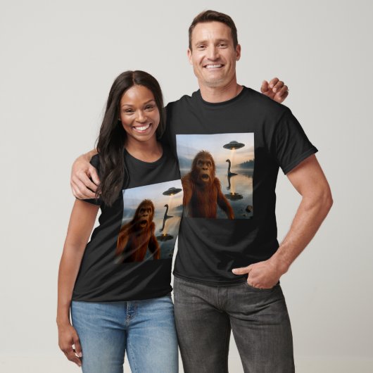 T-shirt Funny Bigfoot Selfie With Loch Ness Monster And Uf (Unisexe)