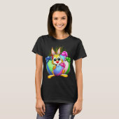 T-shirt Funny Bunny biting an Easter Egg (Devant entier)