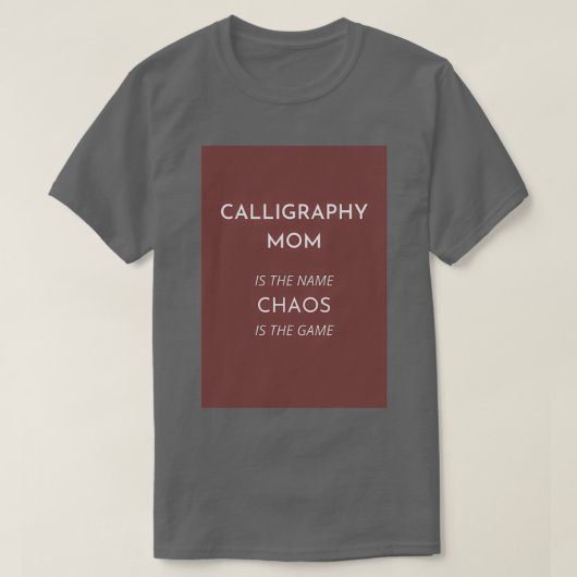 T-shirt Funny Calligraphy MOM est le nom Chaos est le jeu (Design devant)
