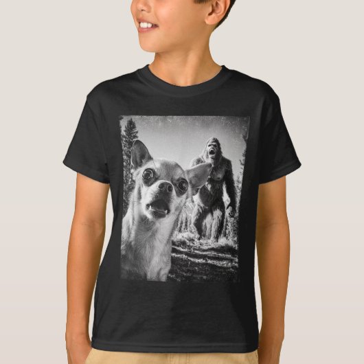 T-shirt Funny Chihuahua Selfie With Bigfoot Sasquatch Cryp (Devant)