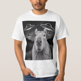 T-shirt Funny Graphic Capybara Selfie with UFOs Weird