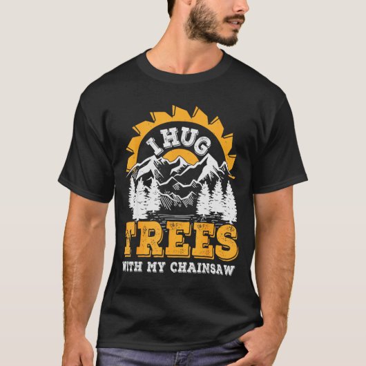 T-shirt Funny I Hug Trees Chainsaw Logger Mountain Design (Devant)