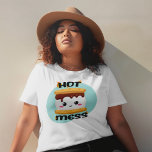 T-shirt Funny Kawaii Smores Hot Mess<br><div class="desc">Funny Kawaii Smores Hot Mess T-Shirt - Vous serez certainement un joyeux camper avec cette super chemise à gâteau chaud S'mores. Doté d'un délicieux et copieux gâteau au feu de camp est plus avec un visage kawaii en câlins. Brûler des calories au feu de camp n'a jamais été aussi bon....</div>