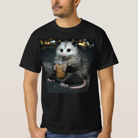 T-shirt Funny opossum Drinking Iced Coffee Cute Animal (Devant)