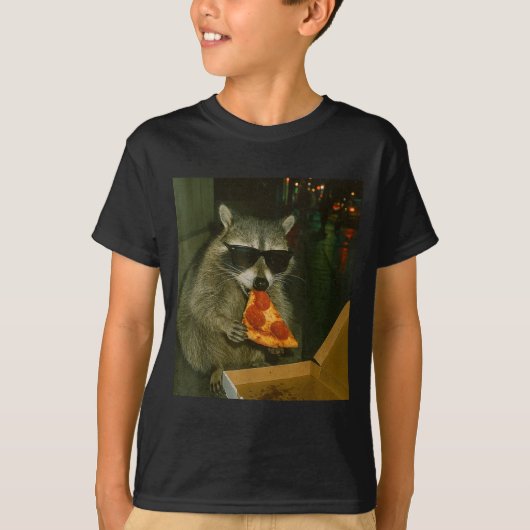 T-shirt Funny Raccoon Eating Zza Animal Meme (Devant)