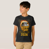 T-shirt Funny Raccoon Rollin's Into 2026 New Year Matching (Devant entier)