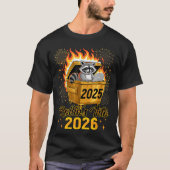 T-shirt Funny Raccoon Rollin's Into 2026 New Year Matching (Devant)