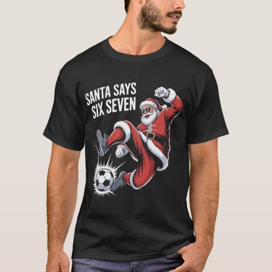 T-shirt Funny Santa Soccer Kicking Ball Graphic Tee | Chri (Devant)