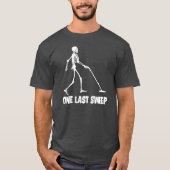 T-shirt Funny Skeleton Metal Detecting One Last Sweep Over (Devant)