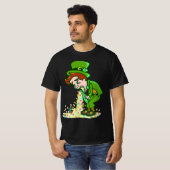 T-shirt Funny St Patricks Day Drunk Leprechaun Puking Drin (Devant entier)