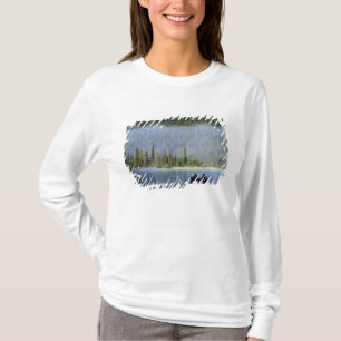 T-shirt Garçons pêchant depuis un canoë avec de la brume d