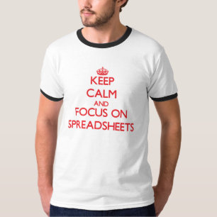 T-shirt Gardez le calme et le foyer sur des feuilles de