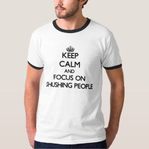 T-shirt Gardez le calme et le foyer sur les personnes