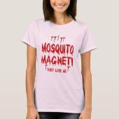 T-shirt Gaspillage de sang moustique magnétique Ils m'aime (Devant)