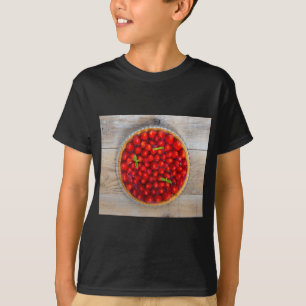 T-shirt Gâteau aux fraises avec feuilles à la menthe sur b