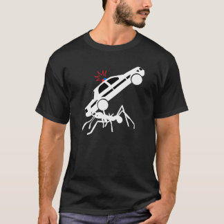 T-shirt géant d'attaque de fourmi