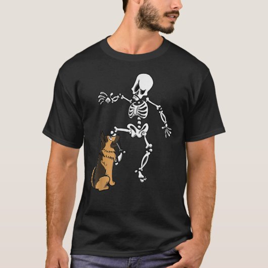 T-shirt German Shepherd Biting Skeleton (Devant)