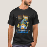 T-shirt Gnome Hanoukka Dreidel Menorah Chanukah<br><div class="desc">Un cadeau hanoukka amusant et le design de festival juif pour les juifs. Un design parfait pour fêter hanoukka ou Noël. Grand design de vacances juif avec vos chandelles hanoukka et décorations hanoukka.</div>