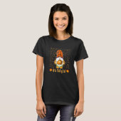 T-shirt Gnome mignonne tenant du maïs automne C'est automn (Devant entier)