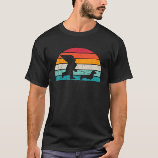 T-shirt Gnome promenant un chien drôle de dachshund weiner