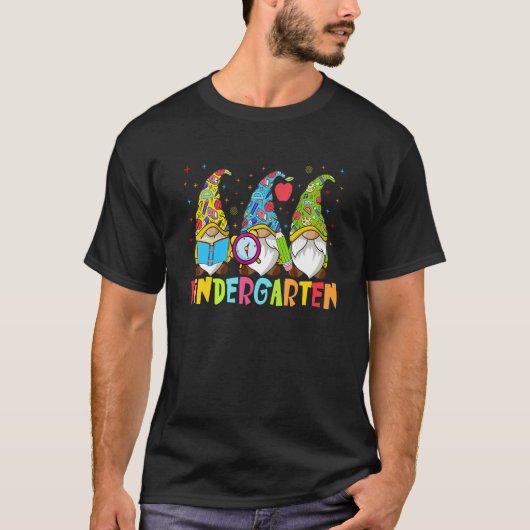T-shirt Gnomes Équipe de maternelle Enseignant de première (Devant)