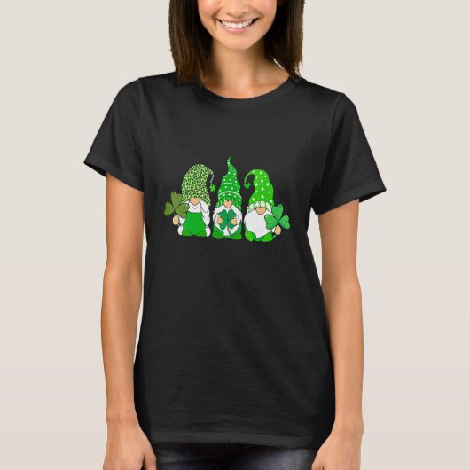 T-shirt Gnomes mignons tenant le Shamrock Léopard Plaid St (Devant)