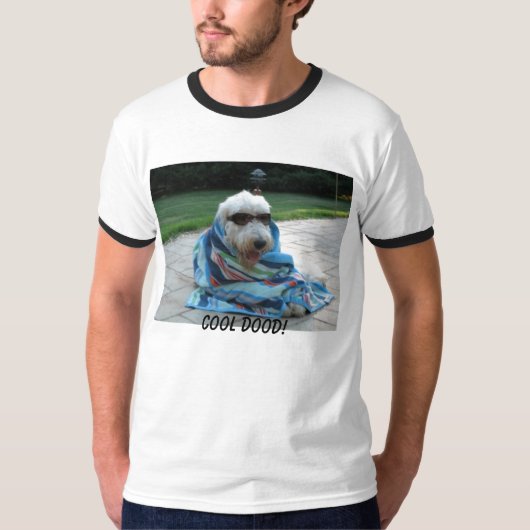 T-shirt Goldendoodle frais superbe Lounging par la piscine (Devant)