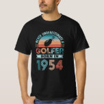 T-shirt Golfeur né 1954 Golfing 70e anniversaire Cadeau pa<br><div class="desc">Ne sous-estimez jamais un golfeur né en 1954. Idéal cadeau d'anniversaire de 70 ans pour un joueur de golf et passionné de golf de 70 ans qui aime le sport. Retro présent pour Hommes,  Femmes,  ton père en Fête des pères.</div>