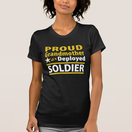 T-shirt Grand-mère fière d'une chemise déployée de soldat (Devant)