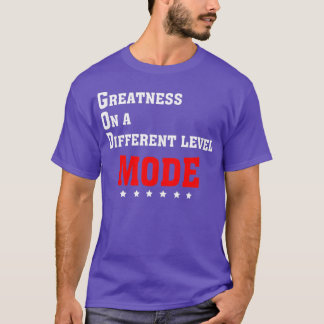 T-shirt Grandeur Sur Un Débardeur De Mode De Niveau Différ