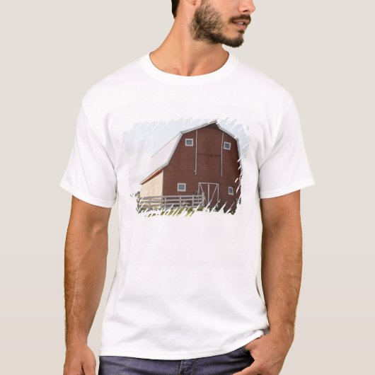 T-shirt Grange dans le paysage rural (Devant)