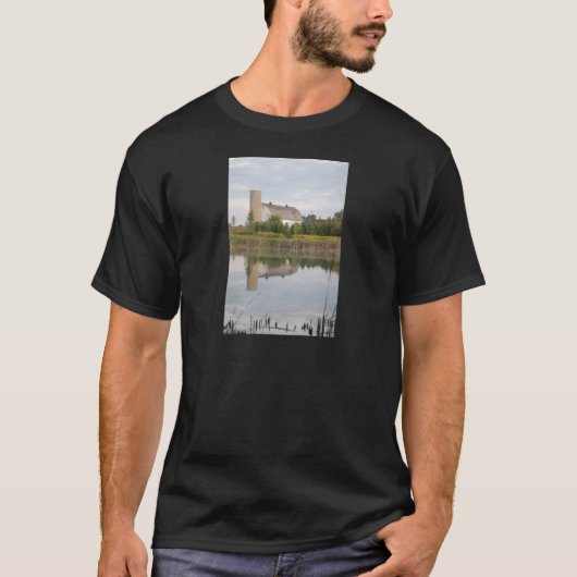 T-shirt Grange reflétée dans l'eau (Devant)