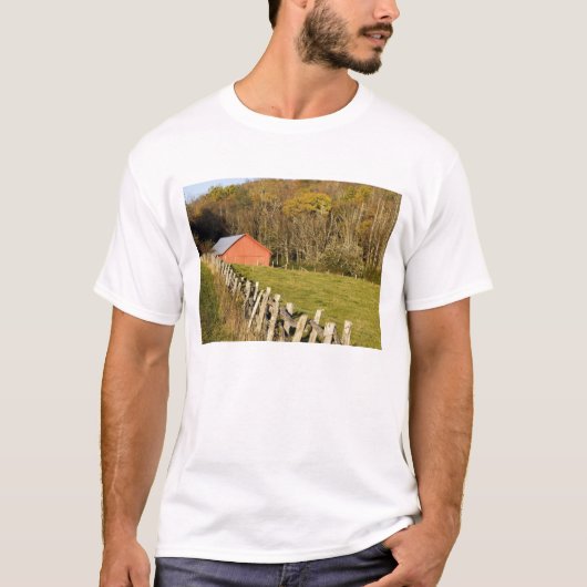 T-shirt Grange rouge et rangée de clôture le long du Blue  (Devant)