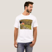 T-shirt Grange rouge et rangée de clôture le long du Blue  (Devant entier)