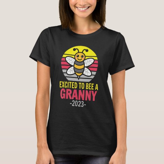 T-shirt Granny 2023 Bee Grandma Excited To Be A Gran (Devant)