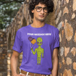T-shirt Graphique Alien et balloons de l'espace de message<br><div class="desc">Ajoutez un slogan drôle ou un message personnalisé à ce tee-shirt graphique qui présente une illustration d'un alien spatial tenant des ballons en forme de planète.</div>