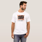 T-shirt graphique blanc avec collage d'art de rue. (Devant entier)