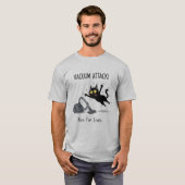 T-shirt graphique drôle d'attaque de chat par aspi (Devant entier)