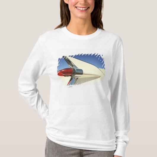 T-shirt Graphique : Plan rapproché d'aileron et de feu (Devant)