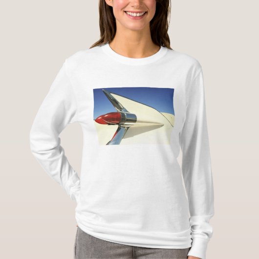 T-shirt Graphique : Plan rapproché d'aileron et de feu (Devant)