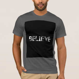 t-shirt gris avec le titre croyez