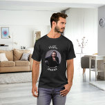 T-shirt Groomsman noir blanc photo bachelor party<br><div class="desc">Personnalisez et ajoutez une photo dans le cadre circulaire. Ajouter un nom</div>