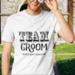 T-shirt Groomsman Team Groom Encre Noire Lettrée À La Main<br><div class="desc">Groomsman Team Groom Hand Lettered Black Ink Comfortable est bien sur tous les t-shirts.</div>