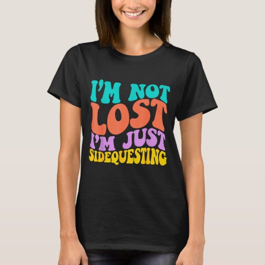 T-shirt Groovy I’m Not Lost, I’m Just Sidequesting – Funny (Devant)