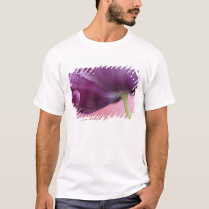 T-shirt Gros plan sur le dessous d'une fleur de tulipe, Ku