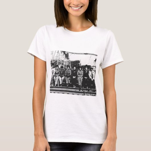 T-shirt Groupe de femmes soudeuses pendant la Seconde Guer (Devant)